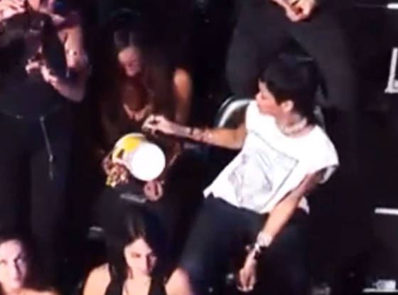 Rihanna, Popcorn Spill, MTV VMA's Rihanna, Popcorn Spill, MTV VMA's